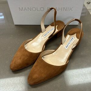 Manolo Blahnik Aspro Pump.